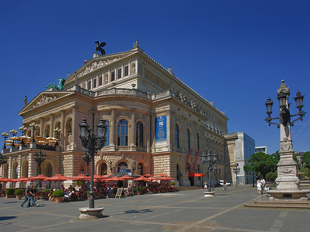 Fotos Alte Oper mit Schirmen | Frankfurt am Main